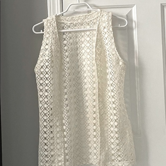 New Crocheted Lightweight Elegant Vest/Top - Picture 1 of 11